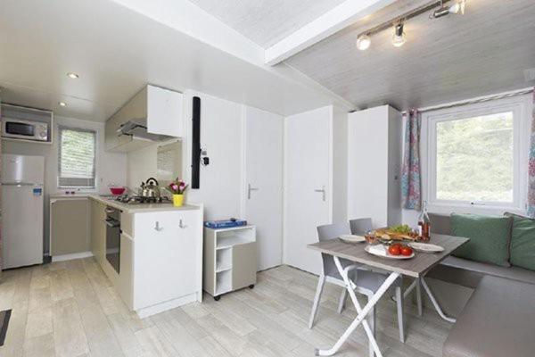 Camping Chateau De Galaure Chateauneuf-de-Galaure Zewnętrze zdjęcie