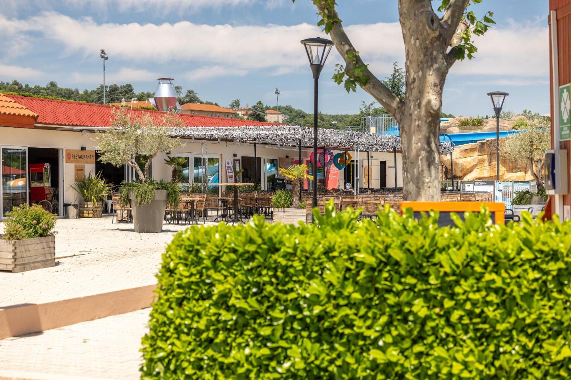 Camping Chateau De Galaure Chateauneuf-de-Galaure Zewnętrze zdjęcie