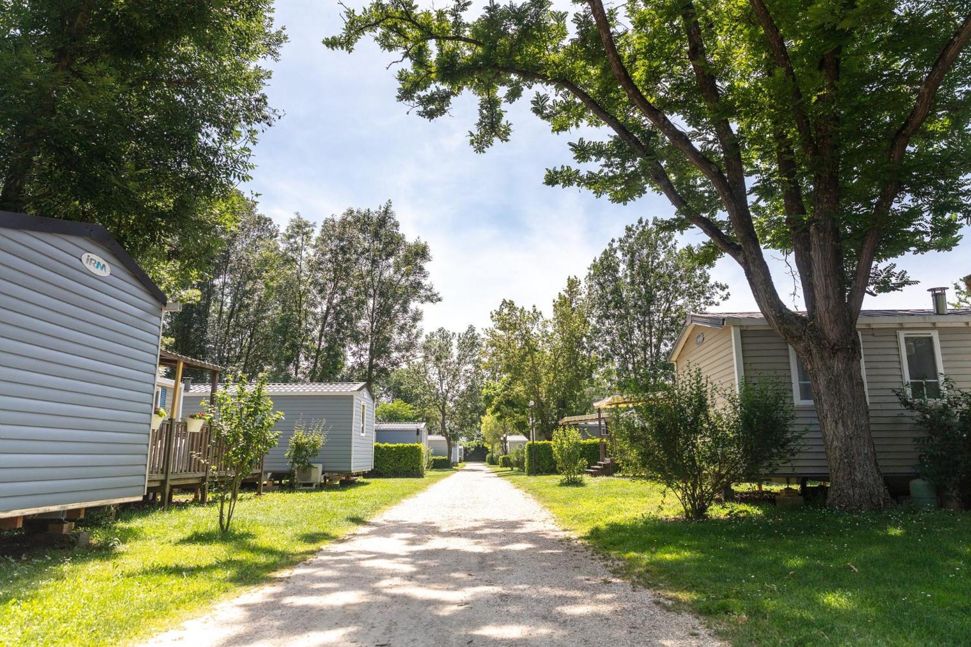 Camping Chateau De Galaure Chateauneuf-de-Galaure Zewnętrze zdjęcie