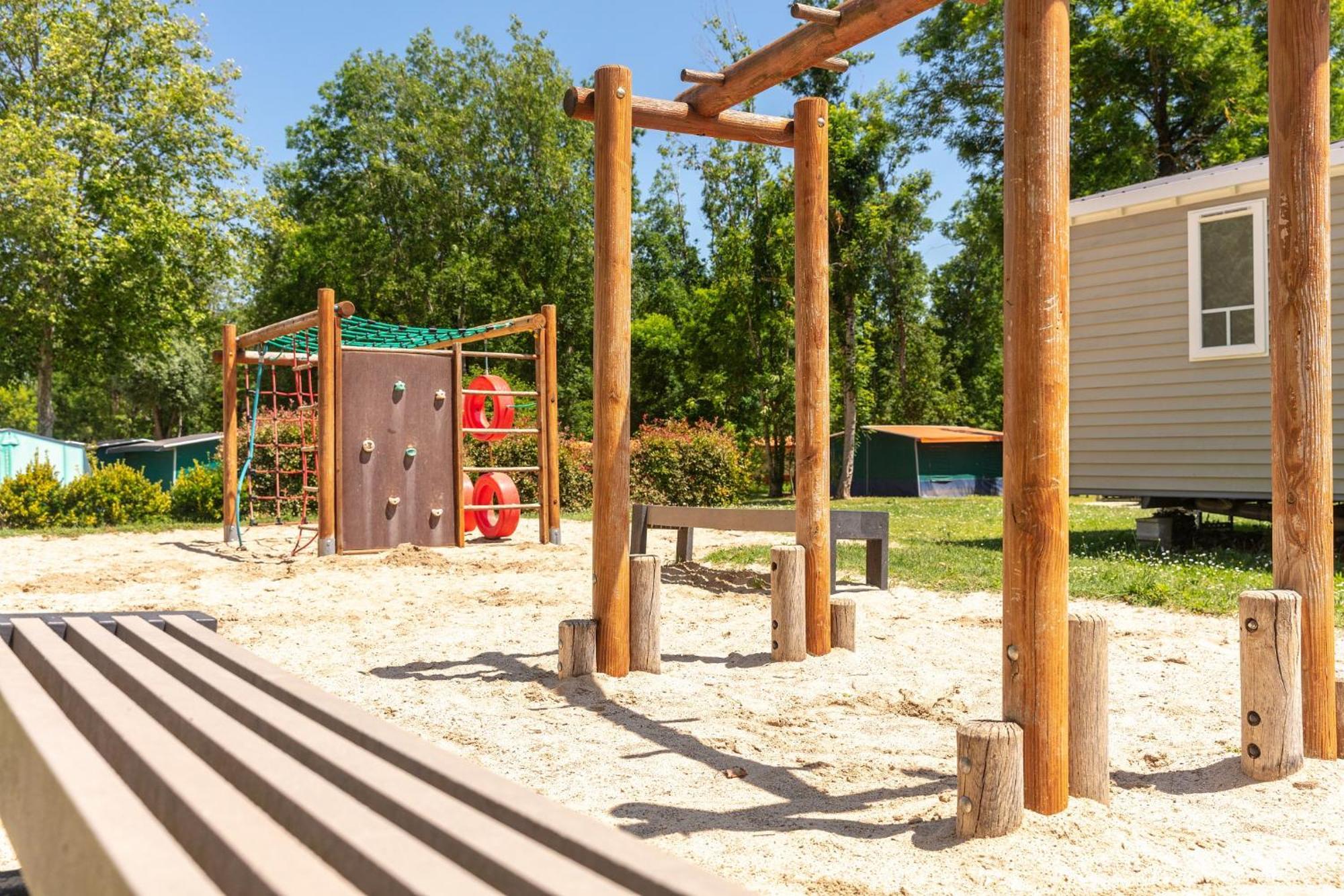 Camping Chateau De Galaure Chateauneuf-de-Galaure Zewnętrze zdjęcie