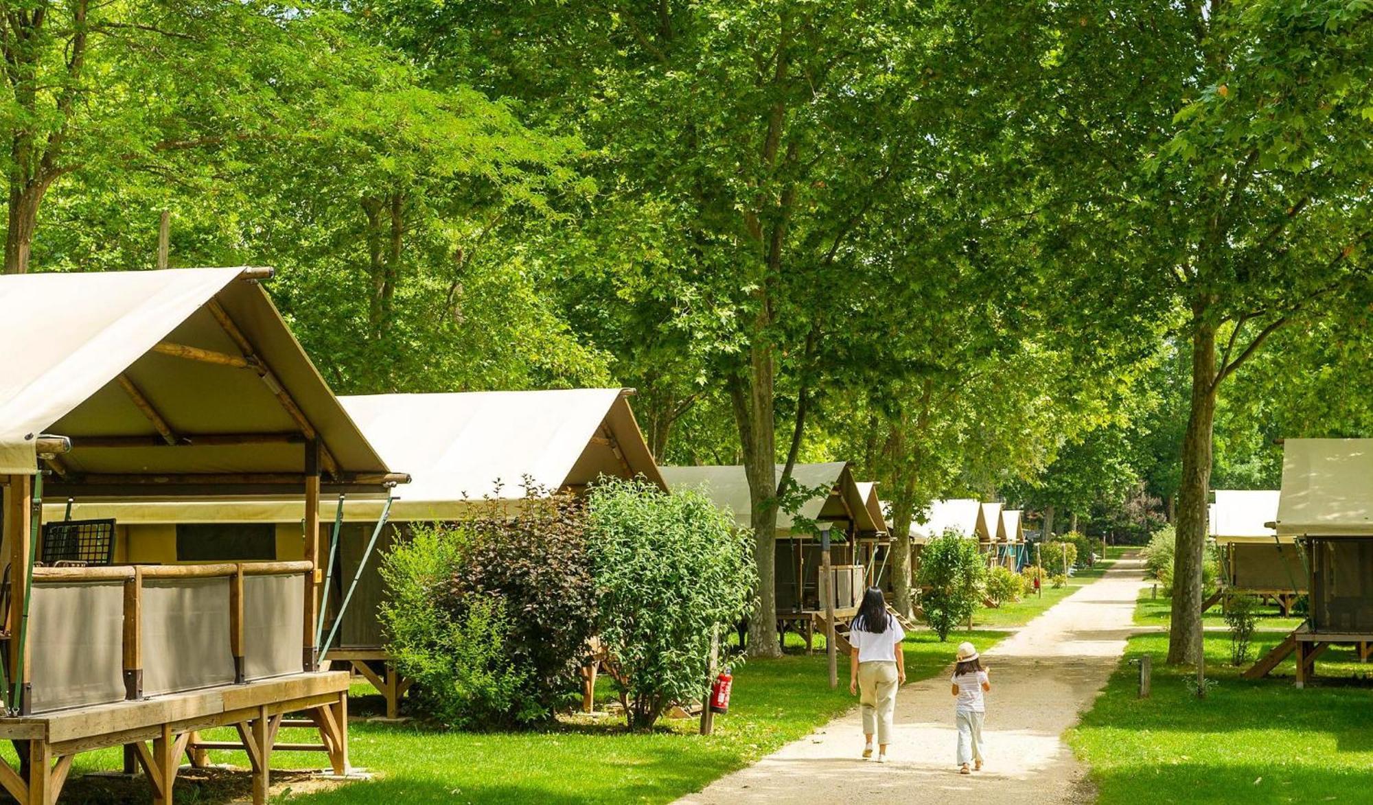 Camping Chateau De Galaure Chateauneuf-de-Galaure Zewnętrze zdjęcie